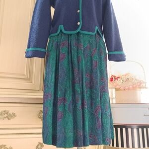 BEAUTIFUL, VINTAGE PLEATED MIDI SKIRT BY " ELLIOTT LAUREN" W/ VIBRANT PAISLEY!